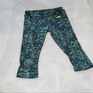 The North Face Legging Capri Pants Camo Medium